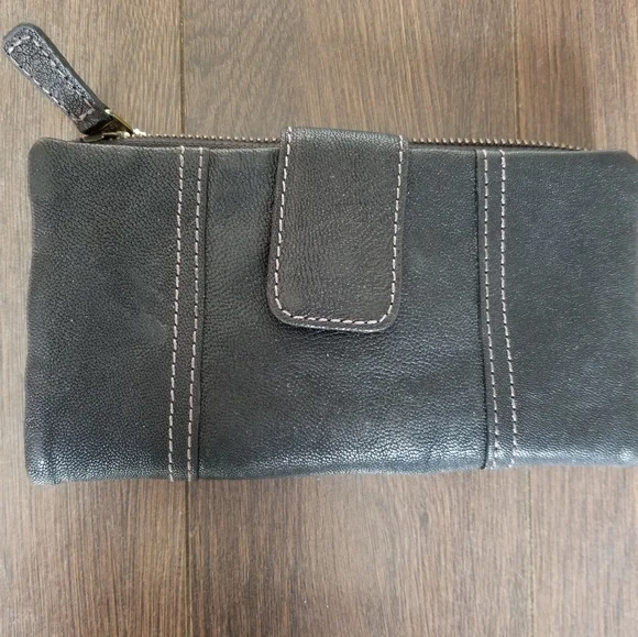 Black Leather Fossil Clutch+Wallet Hybrid - Picture 8 of 8